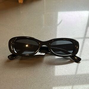 AIRE NWT CALISTO blacks frame sunglasses